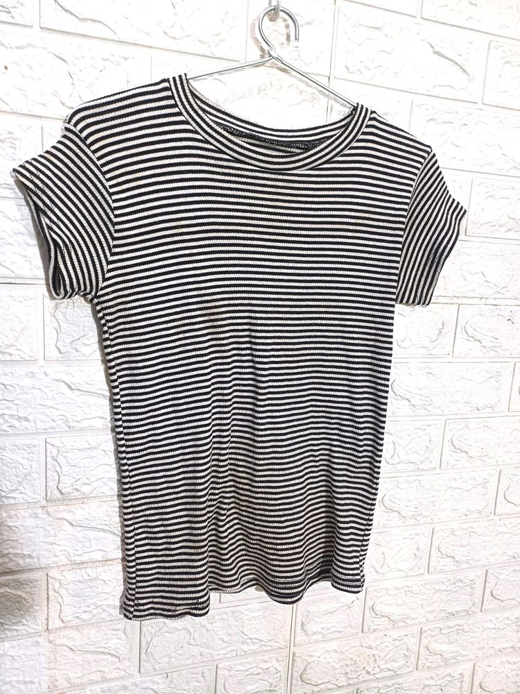 Ribbed Black White Strip Top ✨️