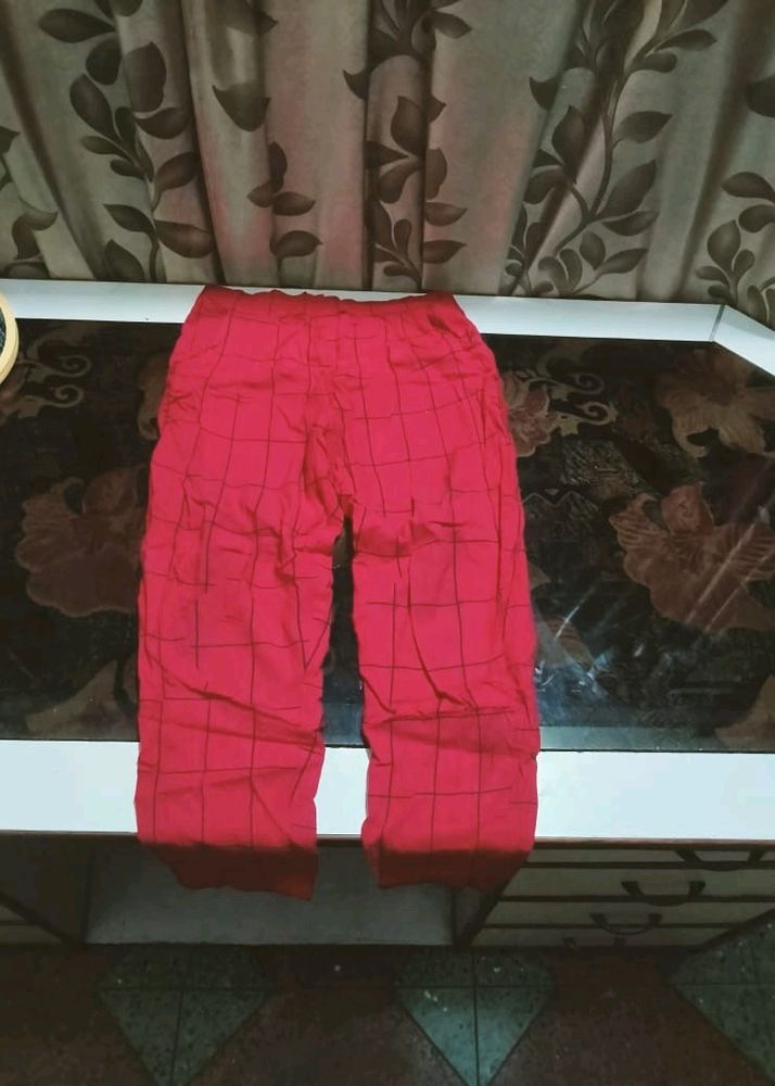 Red Lower With Black Check In Good Condition