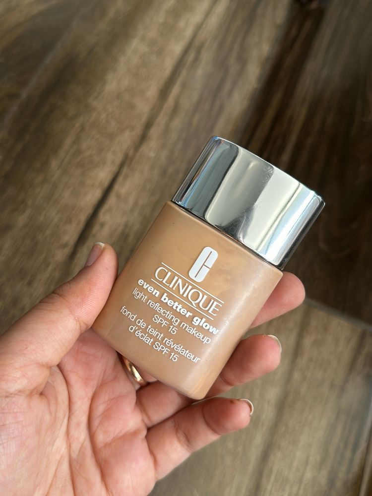 Cliniqur Even Better Glow Foundation