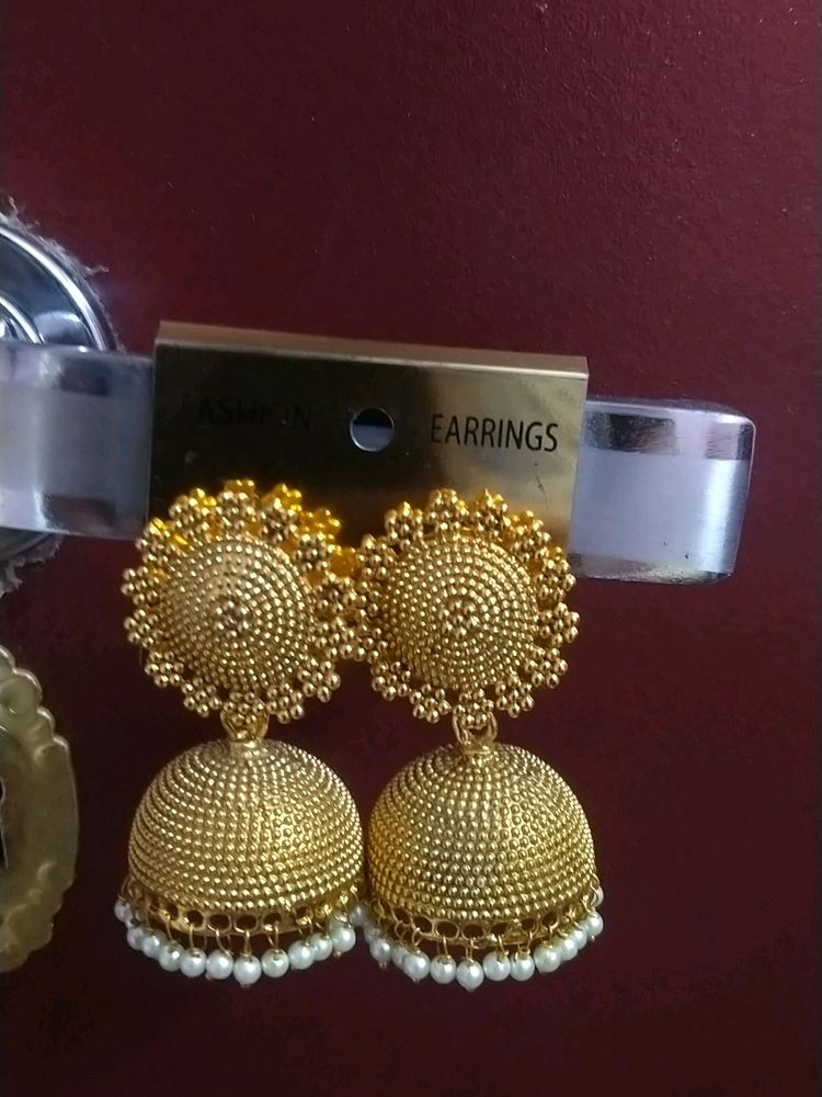 Golden Jhimmki With White Pearls
