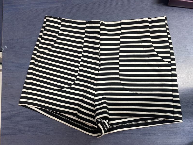 Forever 21 Black & White Smart Dress Shorts