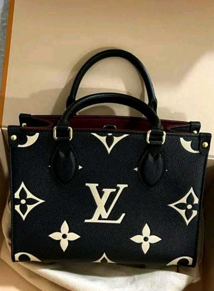 Louis Vuitton Handbags Colour Black