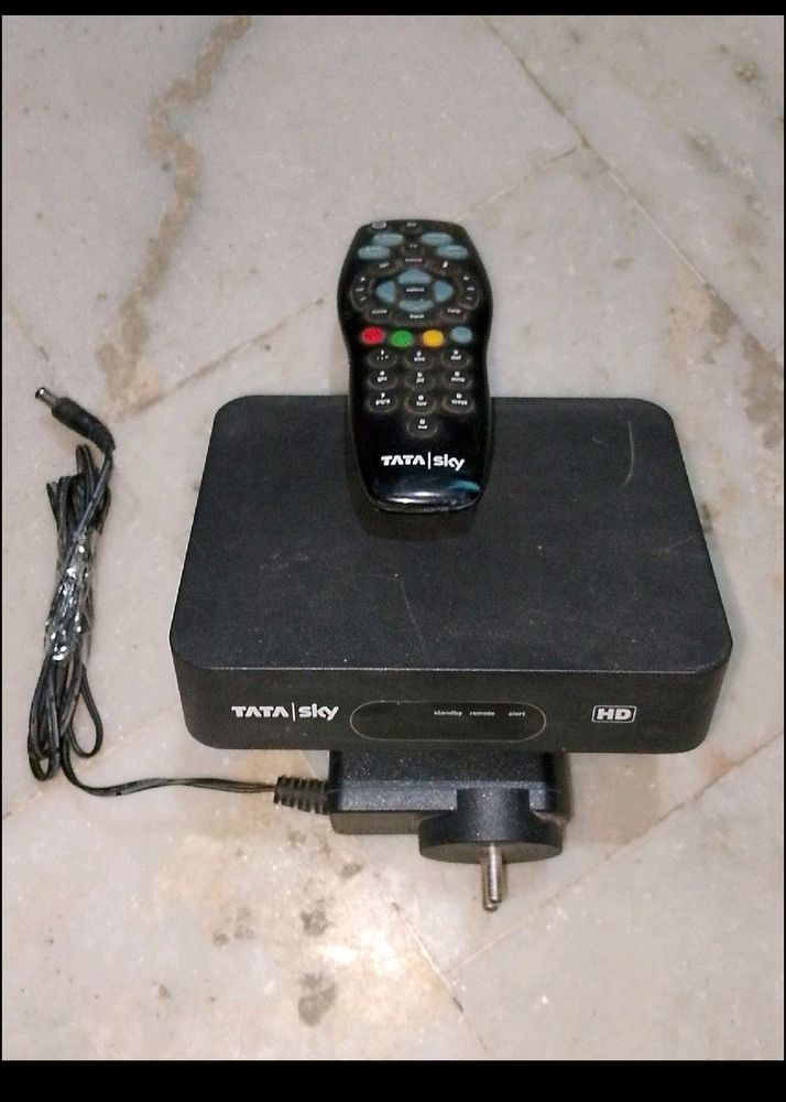 Tata Sky HD Set Top Box With Charger & Remote