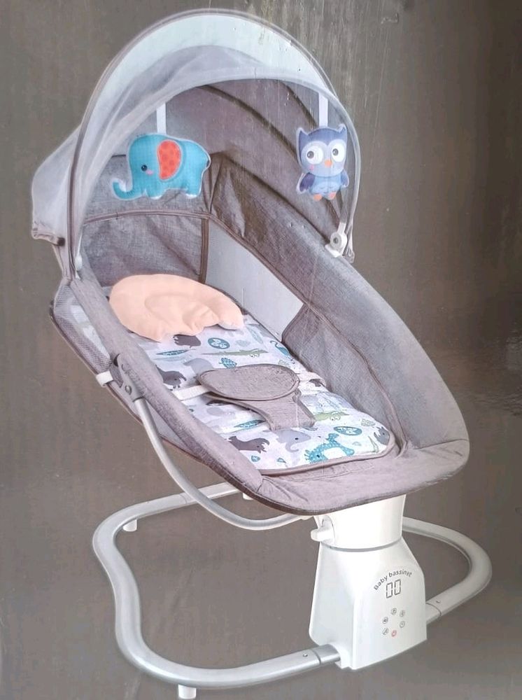 5 Point Safety Electric Swing Baby Bassinet+ Music