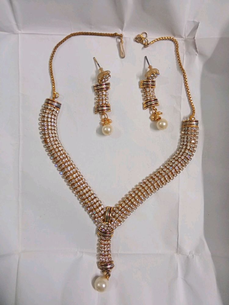 Beautiful Necklace Set With Earrings