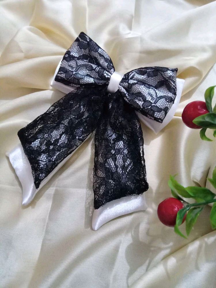 Lace Bow Clip 🌸