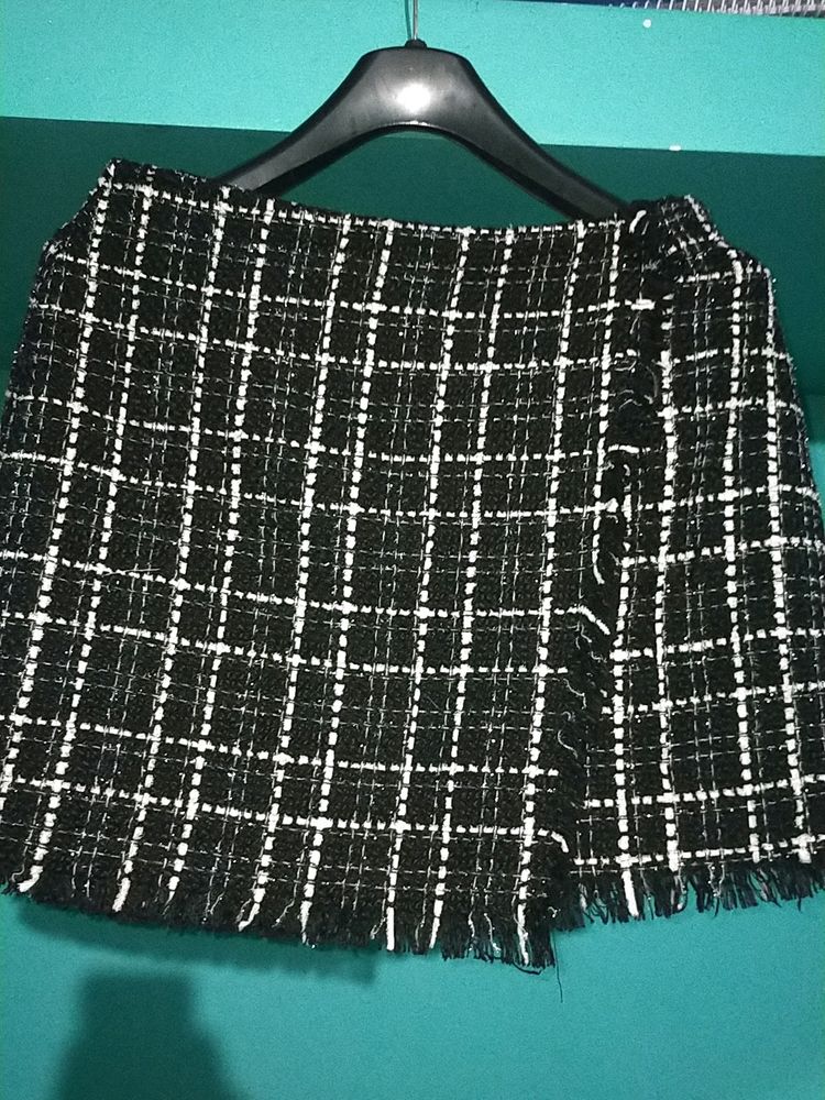 ~Black & White Short Party Wear Skirt