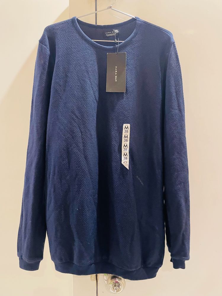 ZARA SWEARSHIRT WITH TAGS IN M