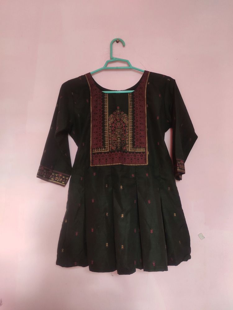 Green Empire Short Kurti 💚