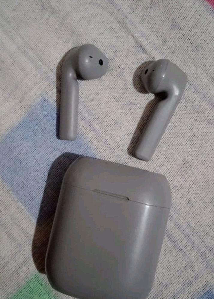 Earbuds Both Are Working Perfectly