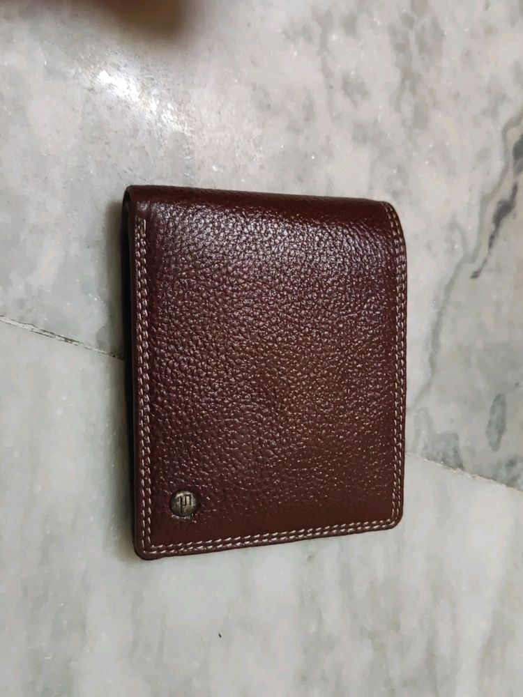 A Premium Quality Men's Leather Wallet