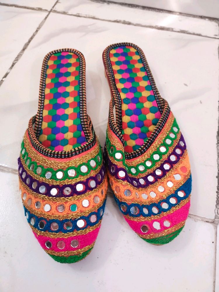 Multicolored Rajasthani Mojari