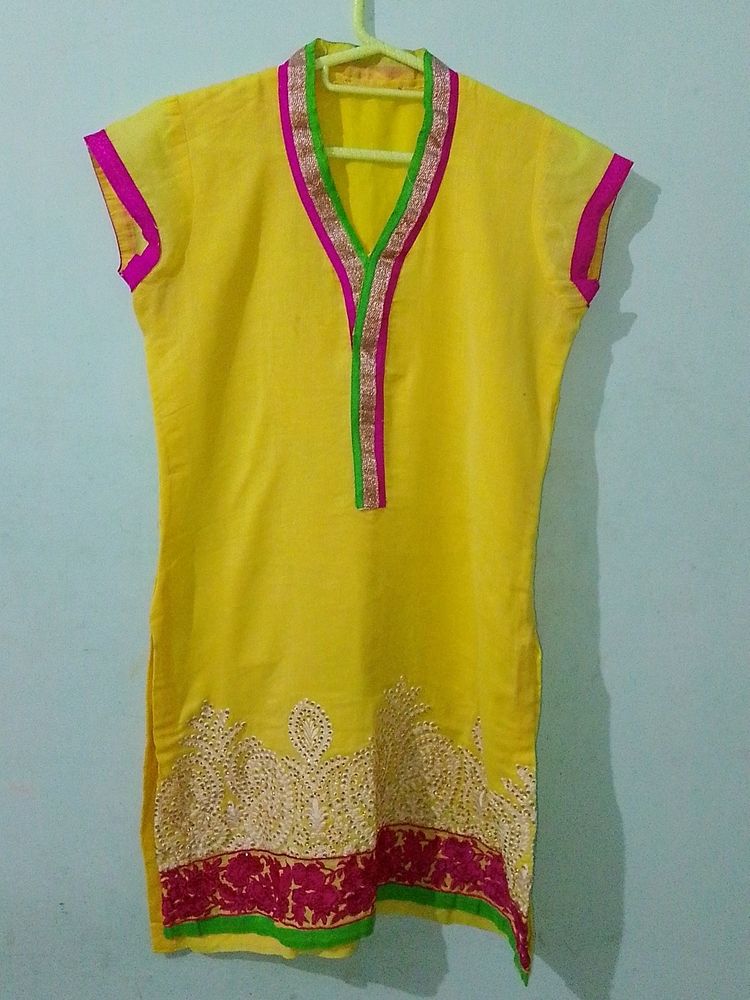 Beautiful Women Short Kurti With Embroidery