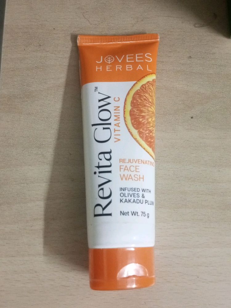 Jovees Vitamin C Face Wash