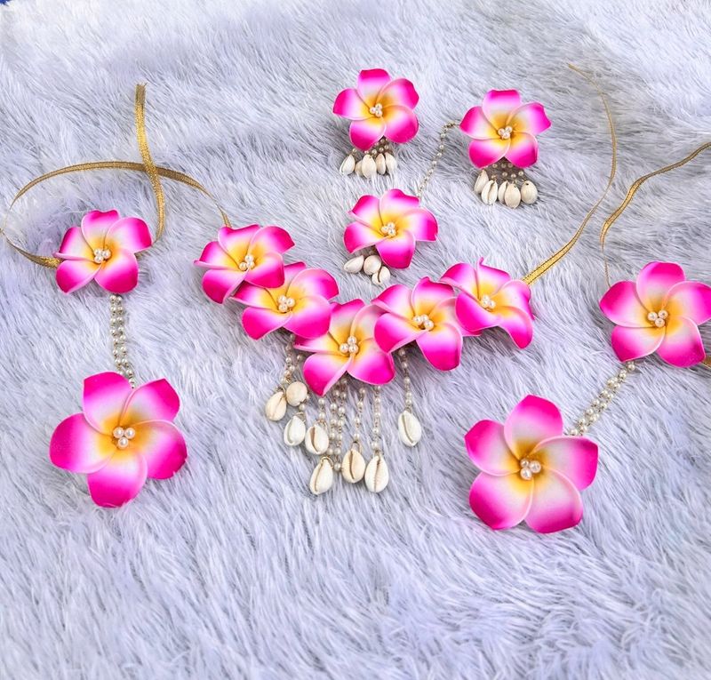 Chafa Flower Jewellery Set