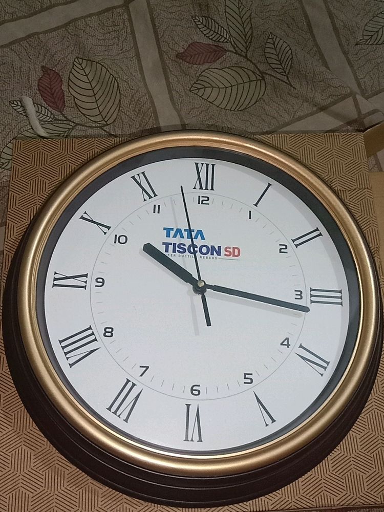 New Wall Clock With Free Battery