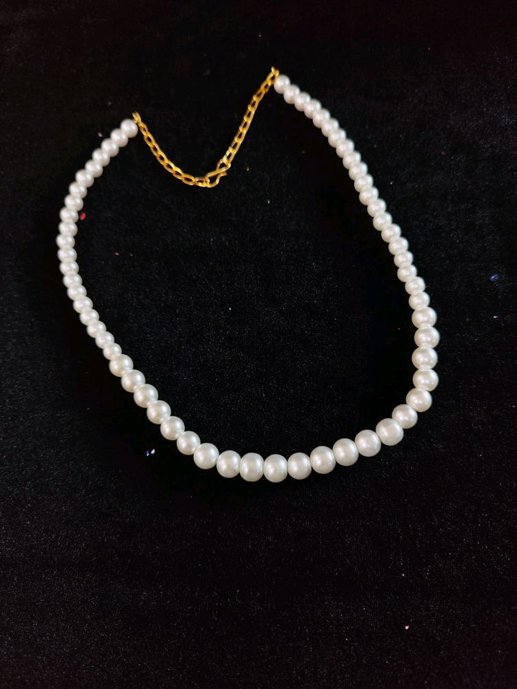 WHITE PEARL NECKLACE