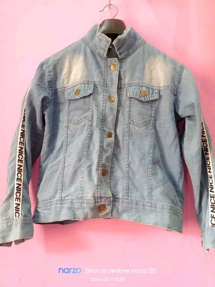 Stylish Denim Jacket With Full Sleeves