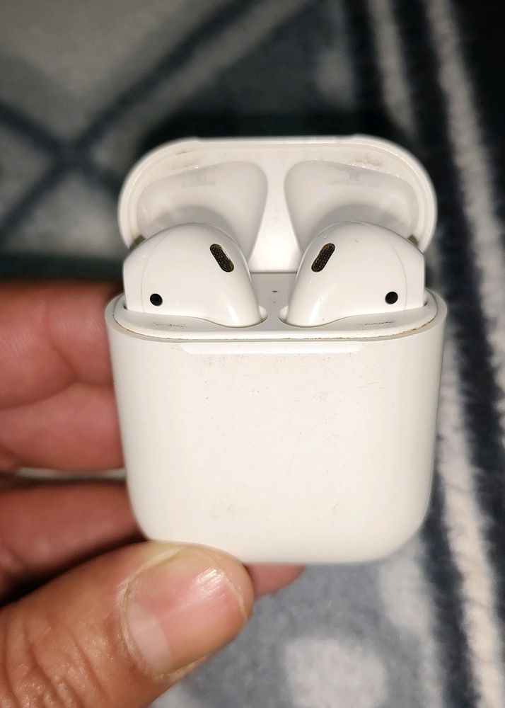 Apple Original Airpods (2nd Generation)