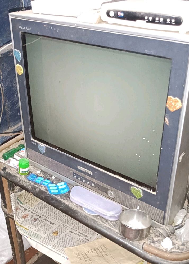 A Old Strong SAMSUNG TV