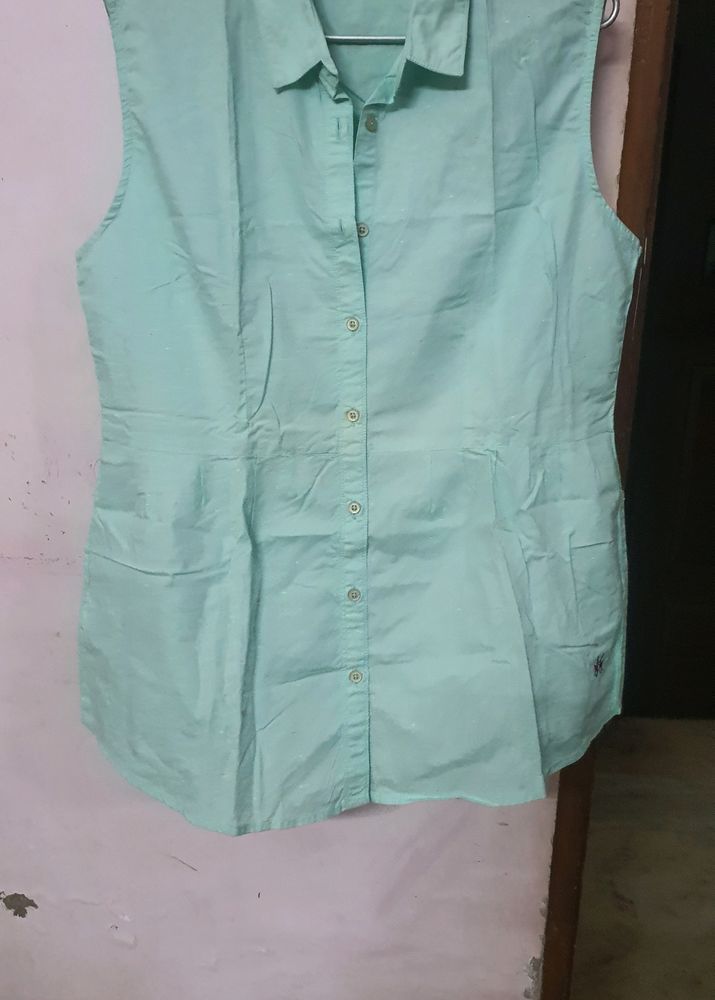 Cyan Sleeveless Shirt Style Top