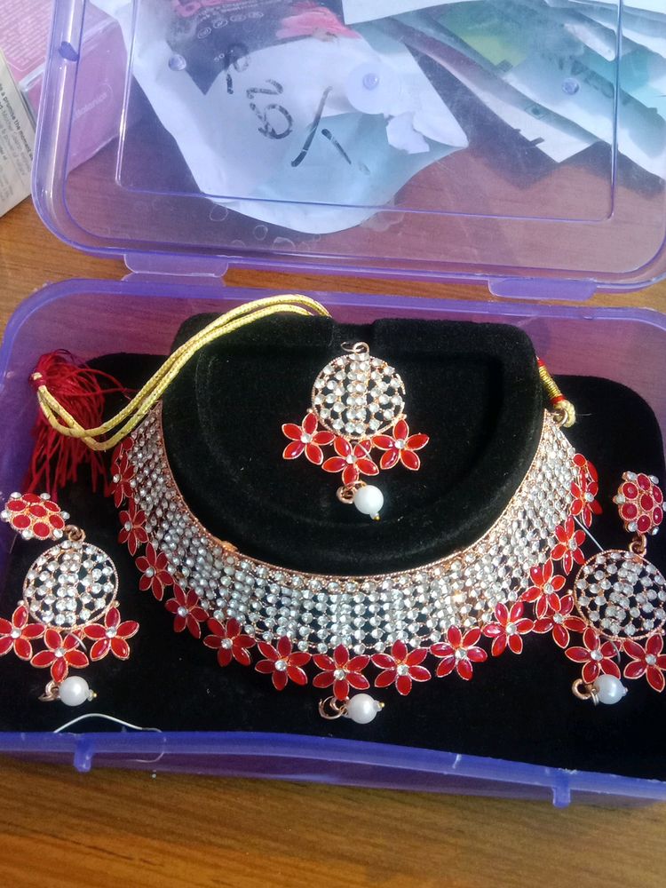 Necklace With Earrings And Mangtika