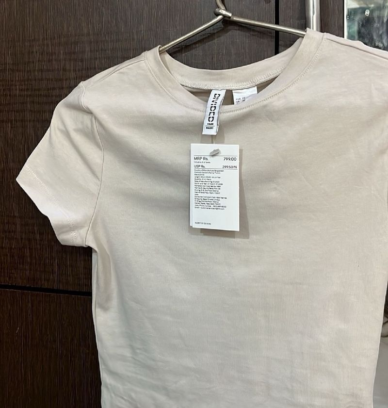 H&M Beige Crop T-shirt ! Size Xs