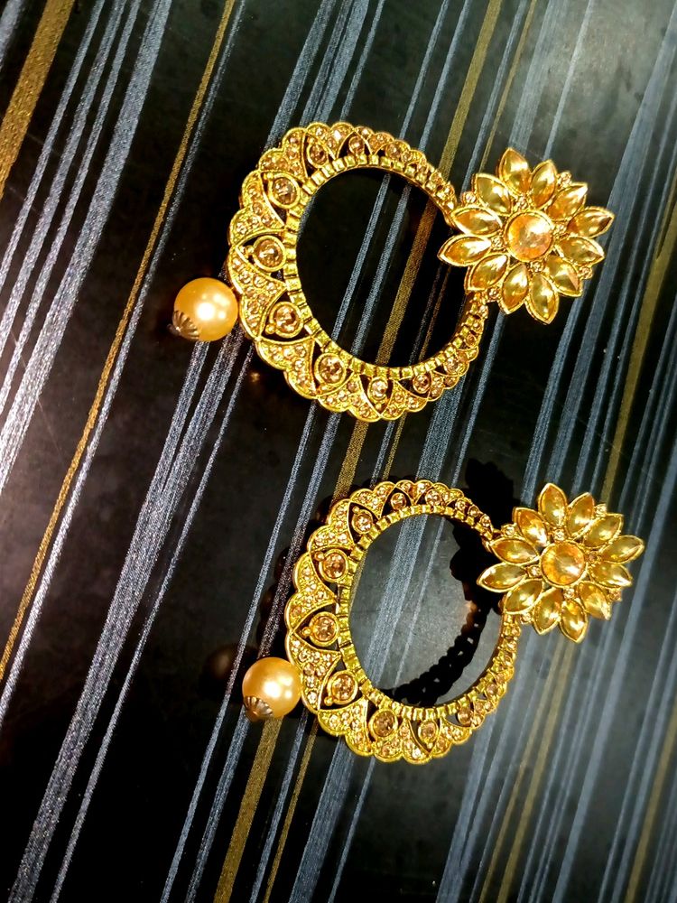 Earing And Mangtika Set