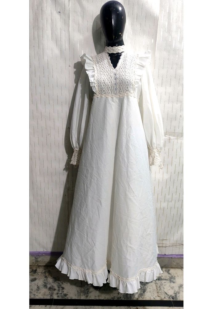 Beautiful Long White 🤍 Gown For women's