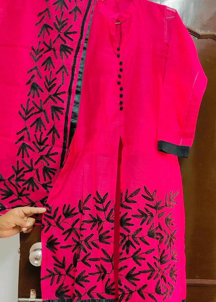 Doriya Kurta With Dupatta Thread Embroidery