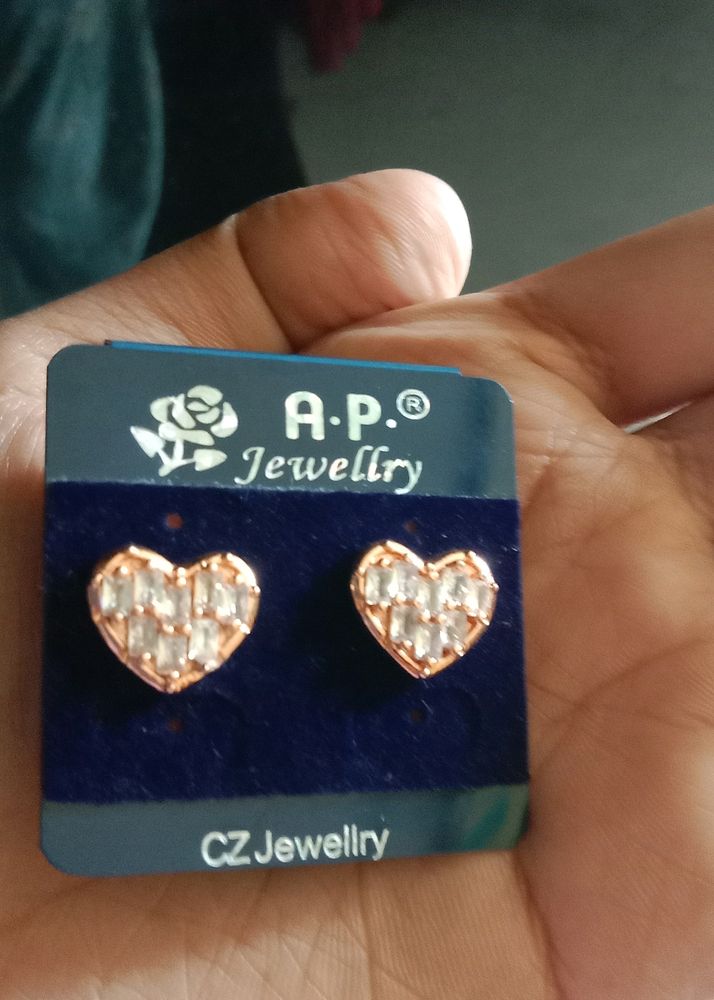 AJ Jwellery Heart Stud