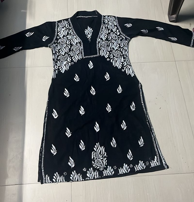 Beautiful Black N White Chickenkari Kurta