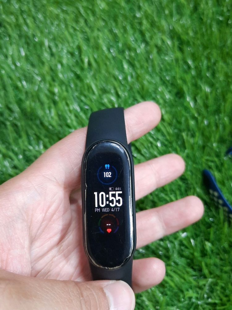 MI Band 5 In Very Nice Condition. Only 1 Month Old