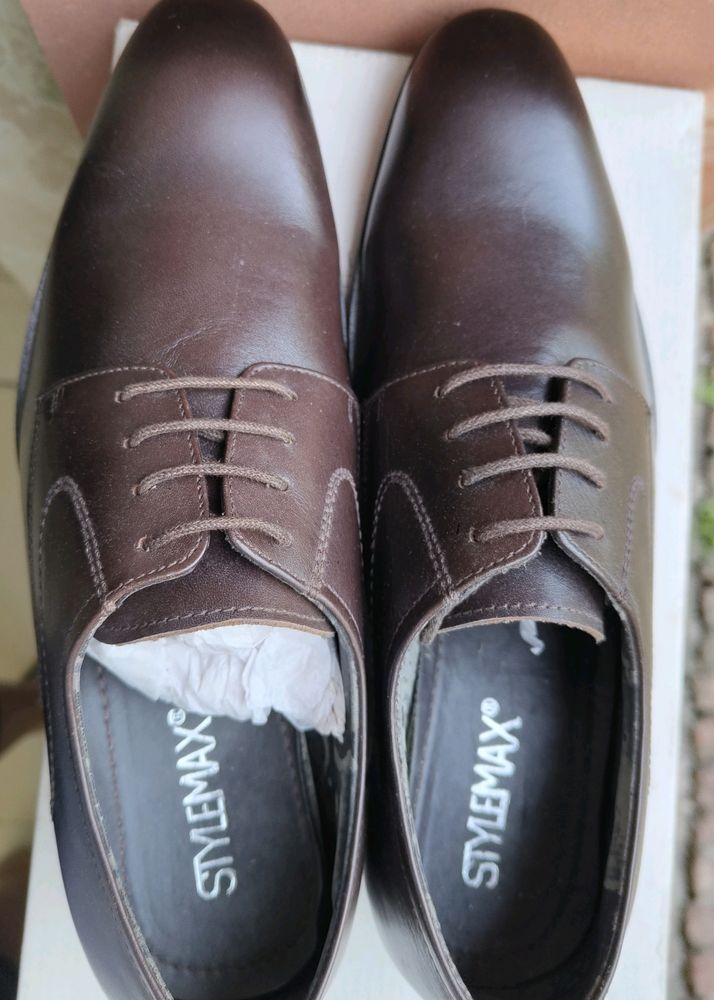 Size 7 Leather Shoe