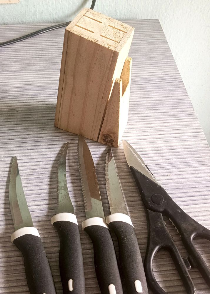 Knife Set With Stand