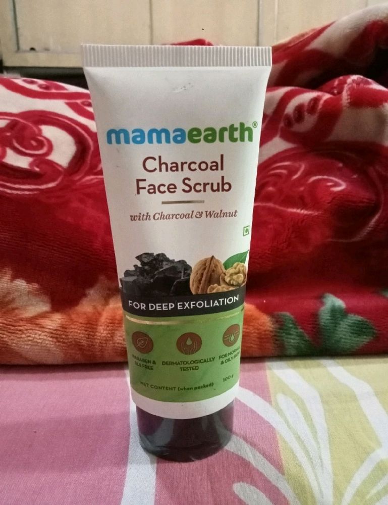 FLAT 40% OFF on MAMAEARTH Charcoal Face Scrub