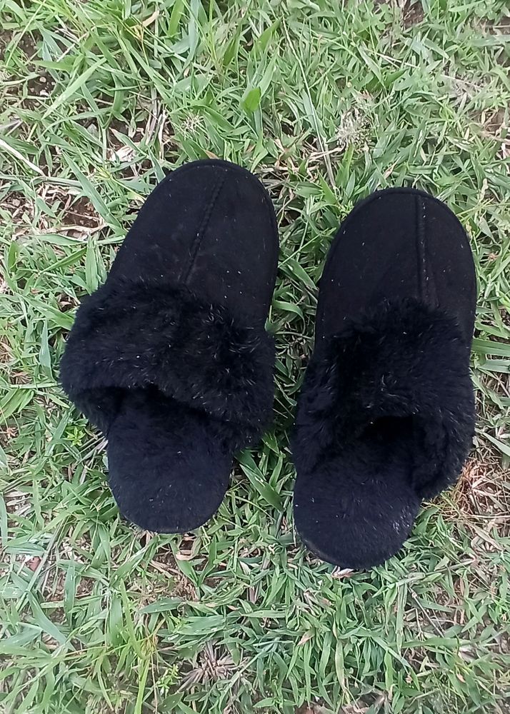 Black Sandal..bargain It Because I Will Change Price....Used Product... But Its Good Condition...... 100% Material Is Very Soft