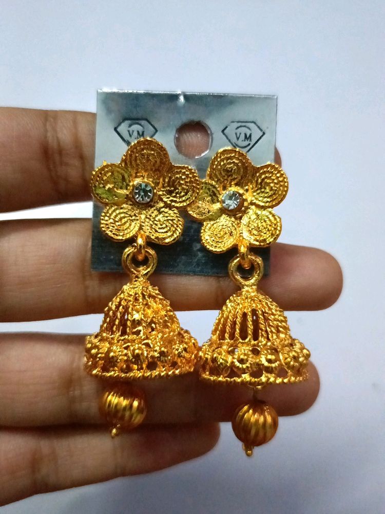 ARTIFICIAL GOLD EARRINGS