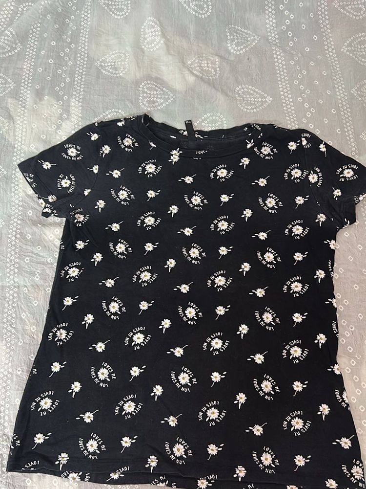 Black T-shirt With Flower Print