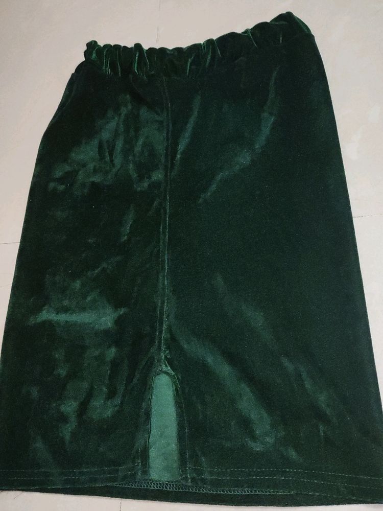 Amazing Slim Fit Green Velvet Slit Skirt❗