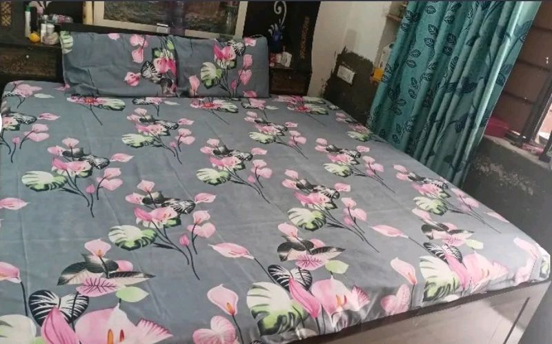 Double Bedsheet With 2 Pillow Covers