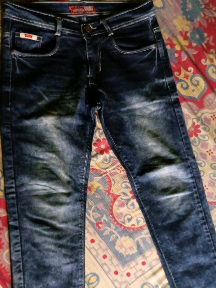 Selling An Almost Brand New Jeans Of Levi's.