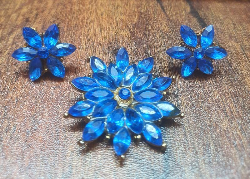 ✨️Price Drop✨️🆕️Blue Stone Stud and Pendent Set