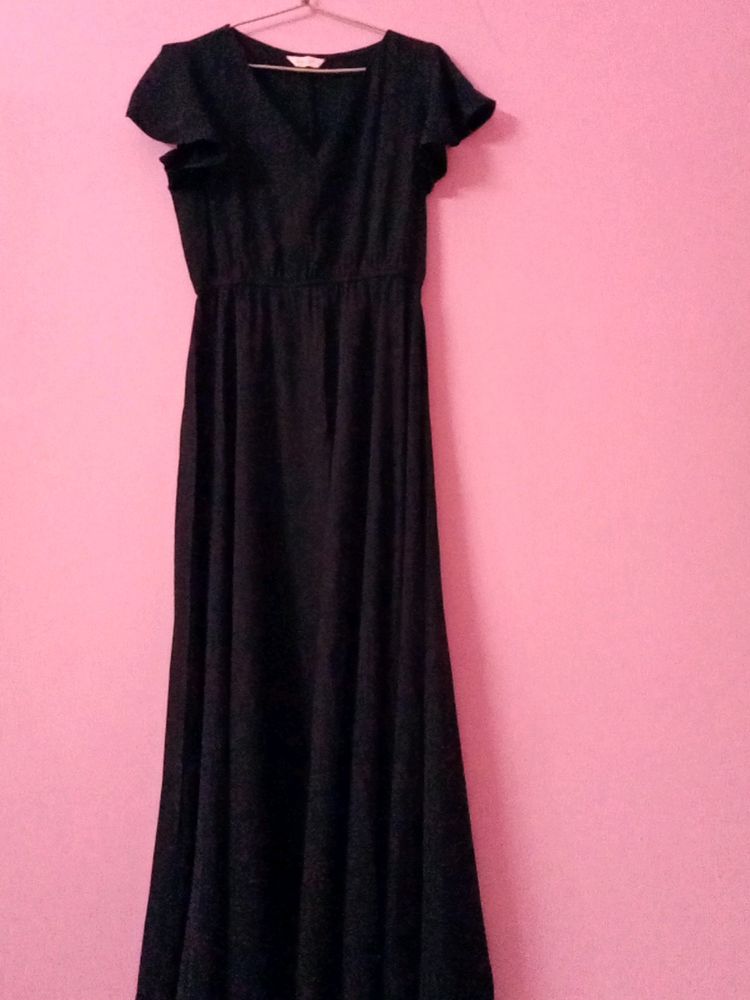 Price Dropped Get This Beautiful Slit Maxi @299