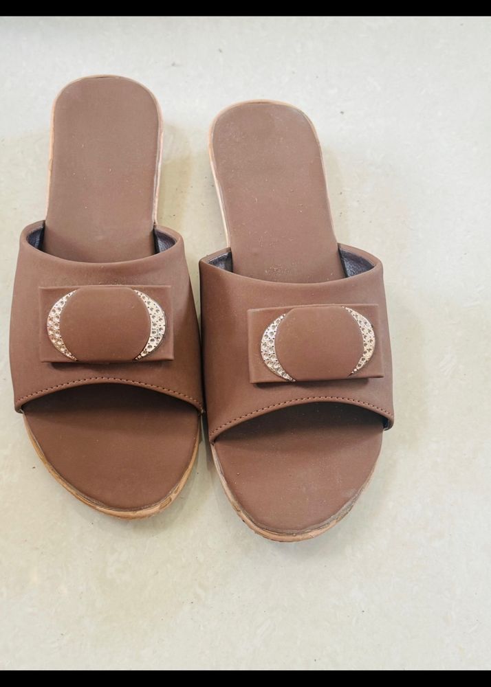 comfortable trendy brown flats