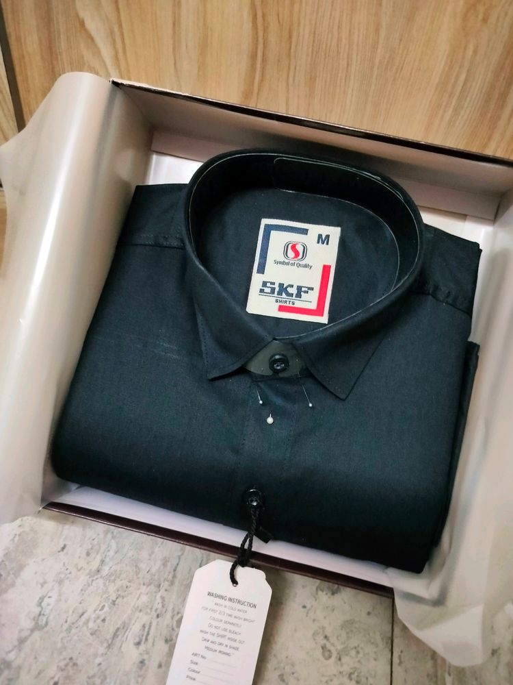 Black Solid Regular Fit Cotton Formal Shirt