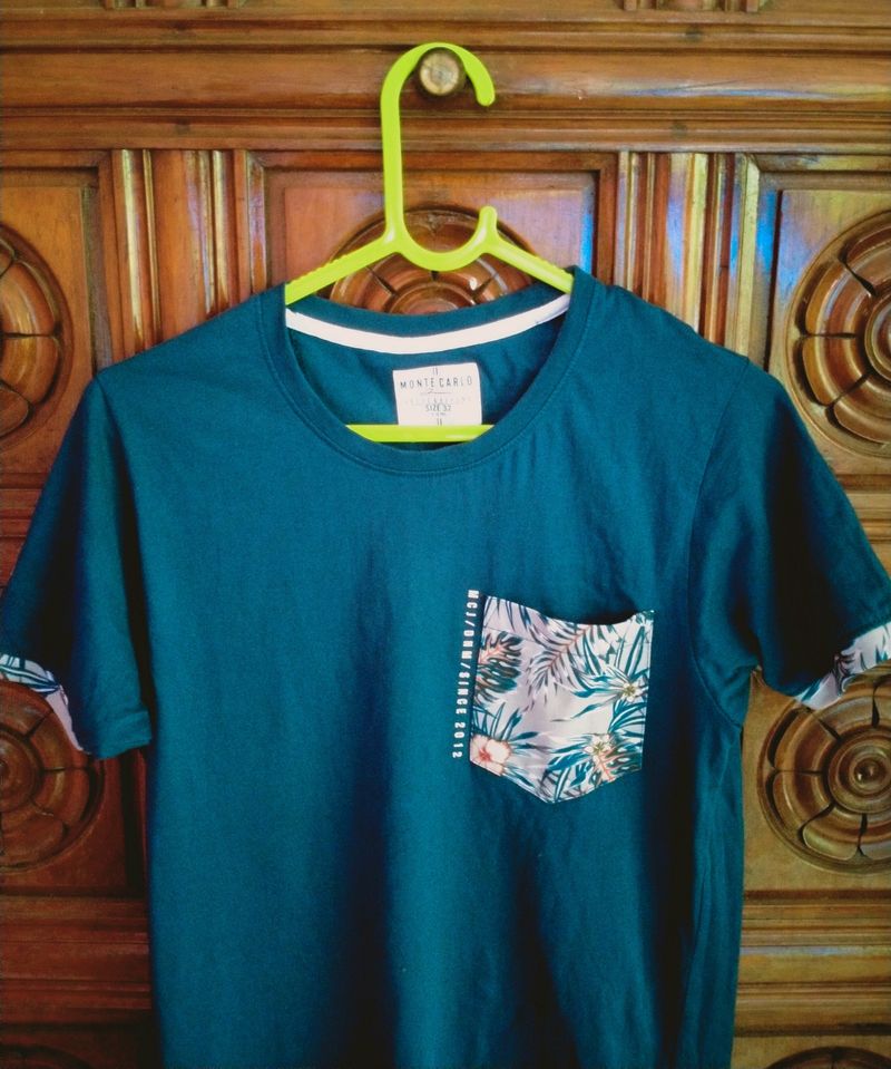 T-shirt size 32