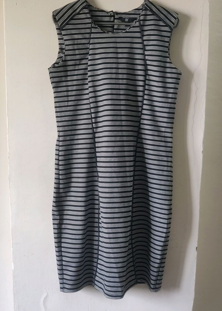 FIG : Striped sleeveless dress 😍