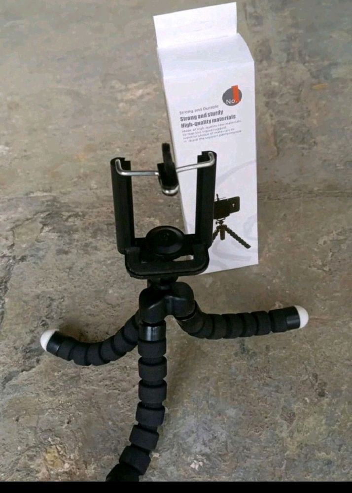 MOBILE HOLDING STAND