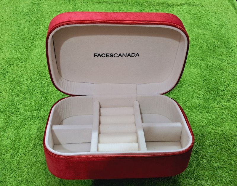 ♥️Faces Canada Red Jewellery Organiser Box♥️